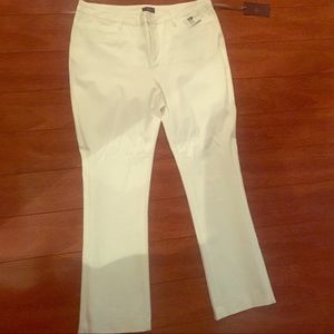 White mini boot slimming pants